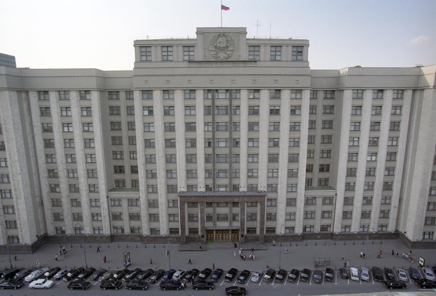 Депутаты просят миллиарды рублей для оказания материальной помощи избирателям