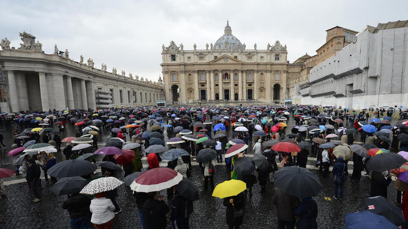 Нет дыма без огня:  кардиналы опять не избрали Папу Римского