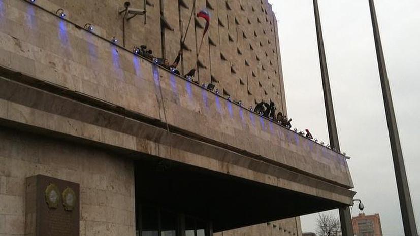 Участники митинга в Донецке вновь взяли под контроль здание областной администрации