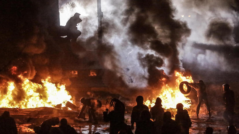 Эксперт: Происходящее в Киеве - это попытка Запада устроить «цветную революцию»