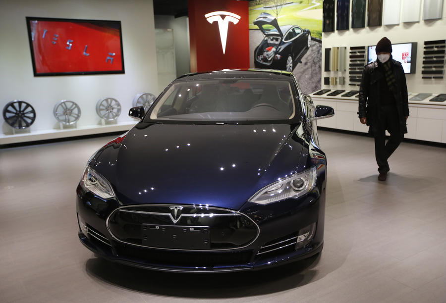 Компания Tesla начала продажу подержанных электромобилей в интернете