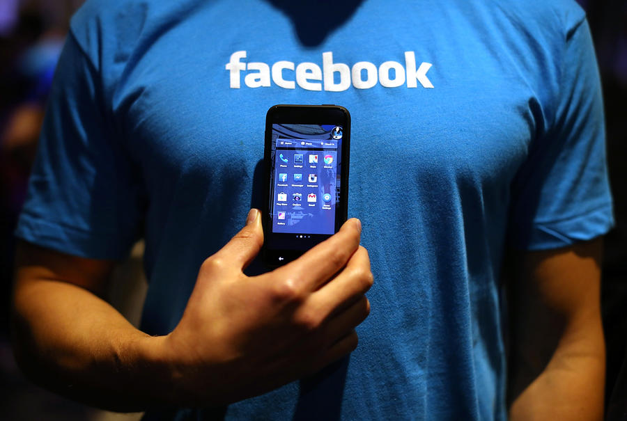 Facebook продемонстрировал сразу семь смартфонов с фирменной системой