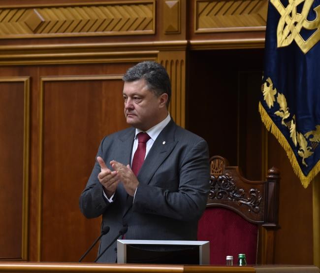 В ходе разговора с вице-президентом США Порошенко объявил о готовности вернуться к прекращению огня