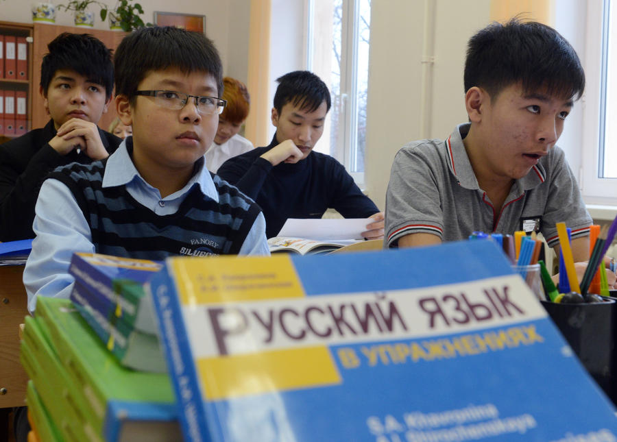 Детям мигрантов могут запретить посещать детские сады и школы