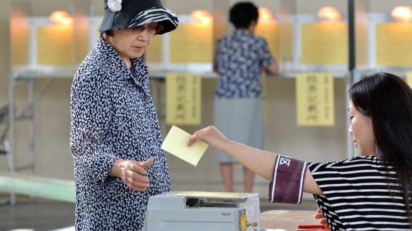 На выборах в Японии побеждают либерал-демократы