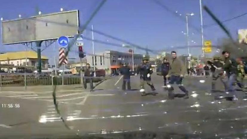 Неизвестные в Запорожье напали на автомобиль с участниками пророссийского митинга