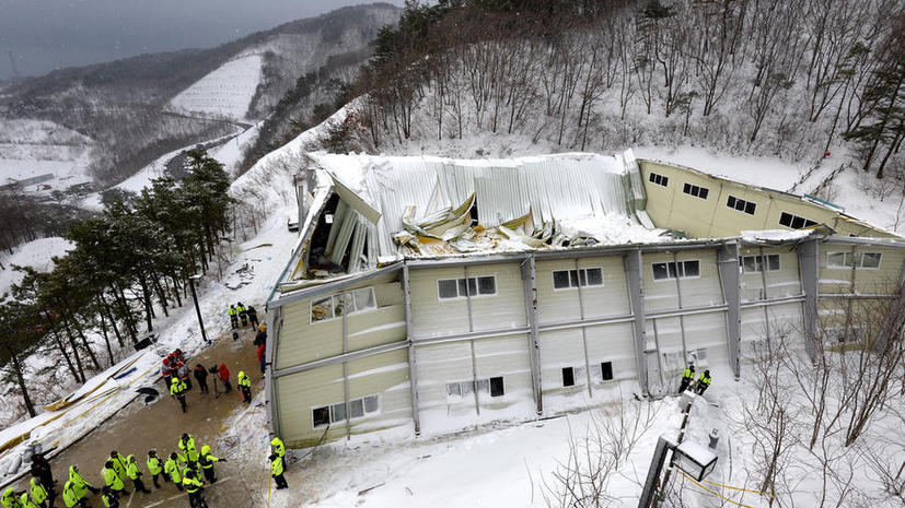 Число жертв обрушения здания в Южной Корее увеличилось до десяти человек