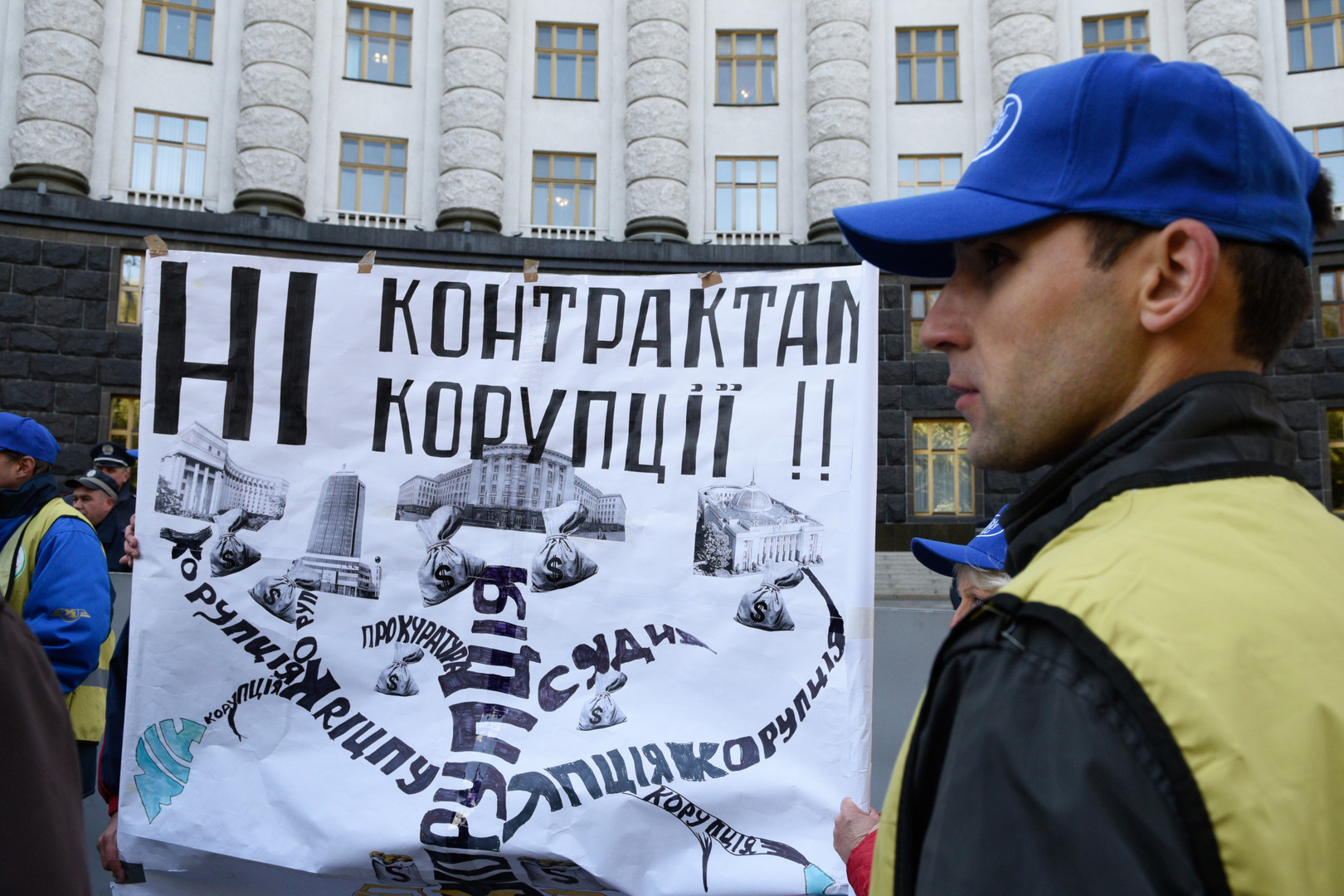 Оно нам надо: The Washington Post рассказал, как помощь Запада освобождает Киев от реформ