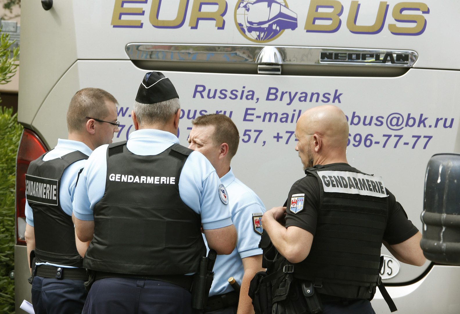 Лавров направил послание главе МИД Франции в связи с задержанием российских болельщиков