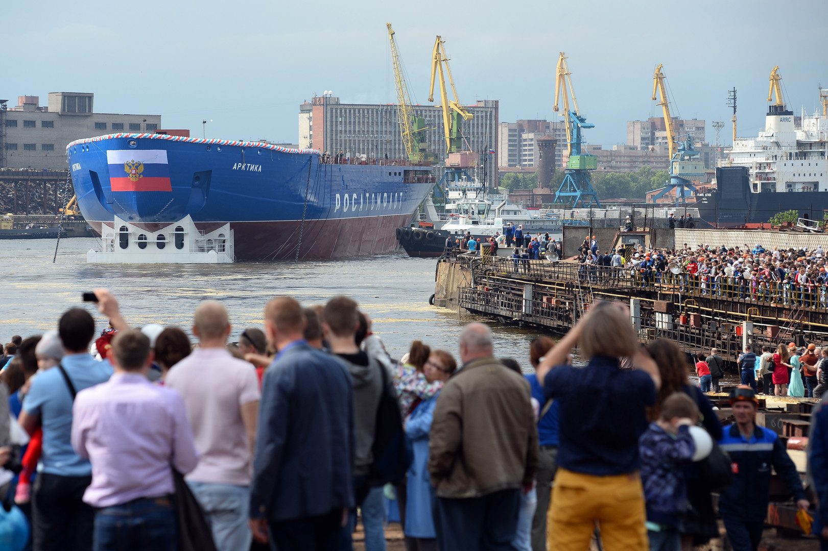 Самый мощный в мире ледокол «Арктика» спущен на воду в Санкт-Петербурге
