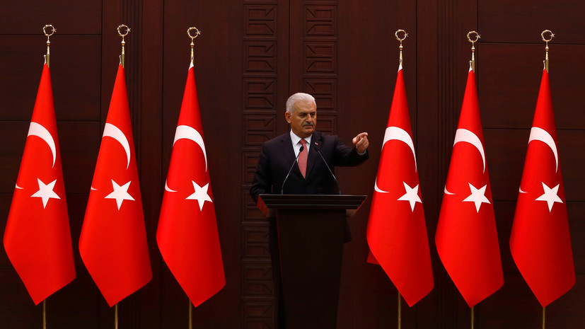 Премьер Турции сообщил о попытке военного переворота в стране