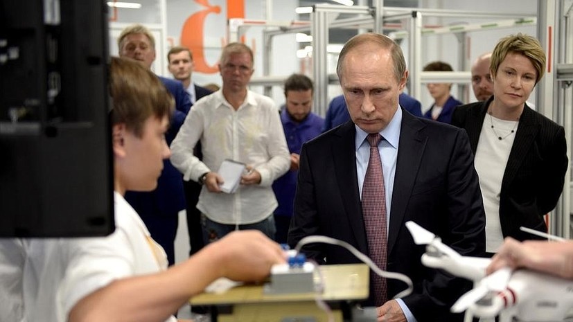 Владимир Путин посетил образовательный центр для одарённых детей «Сириус»