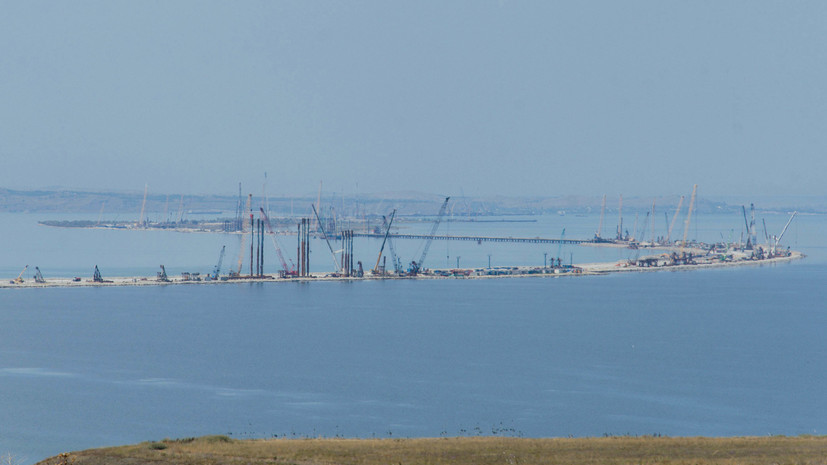 Арка в море: строители начали сборку судоходных пролётов Крымского моста