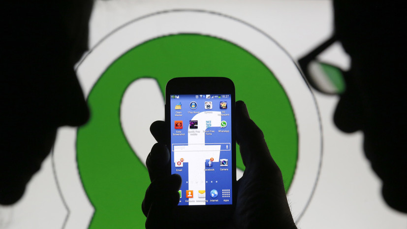 Телефончик не одолжишь? Facebook получит доступ к номерам пользователей WhatsApp