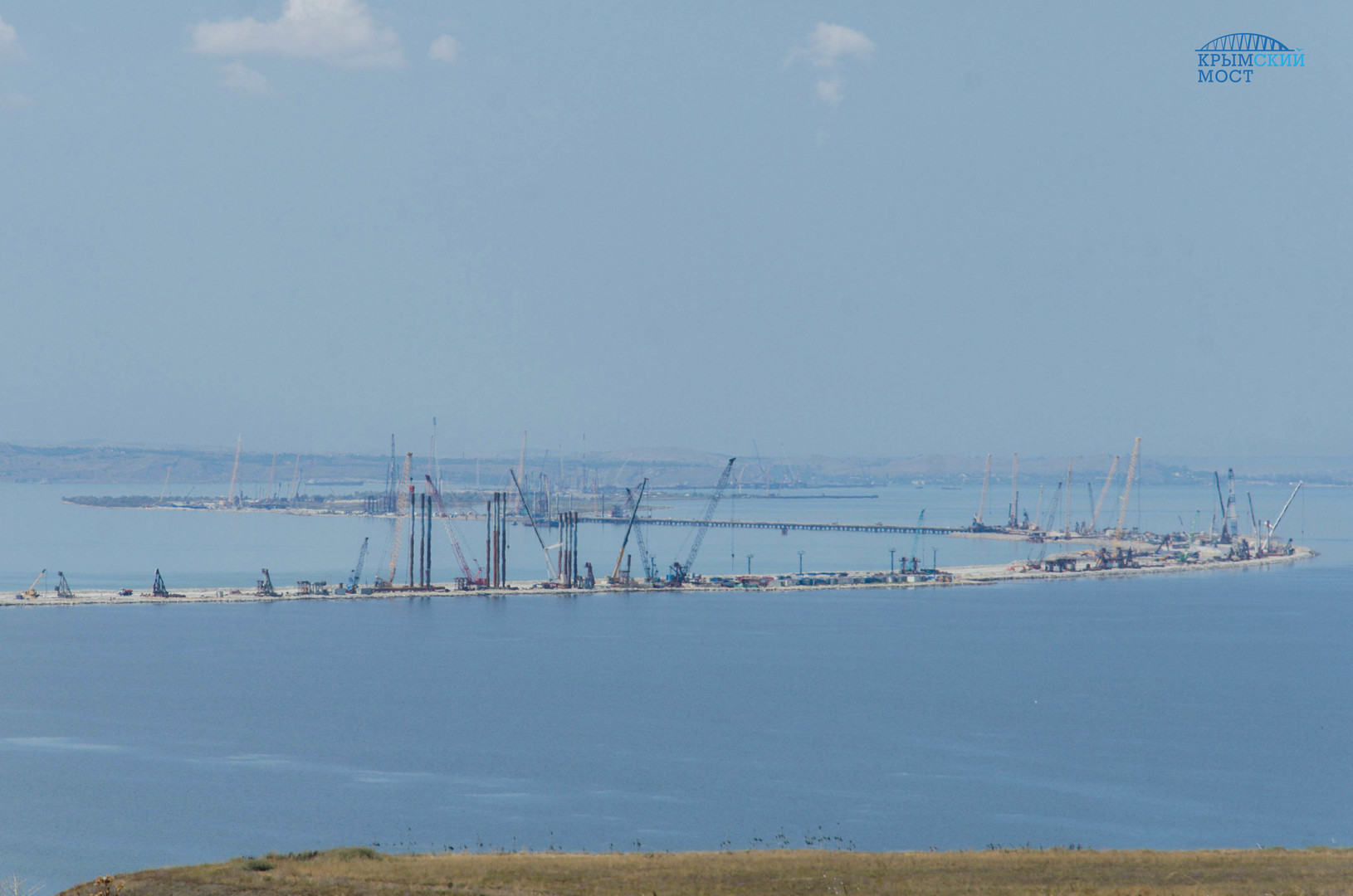 Арка в море: строители начали сборку судоходных пролётов Крымского моста