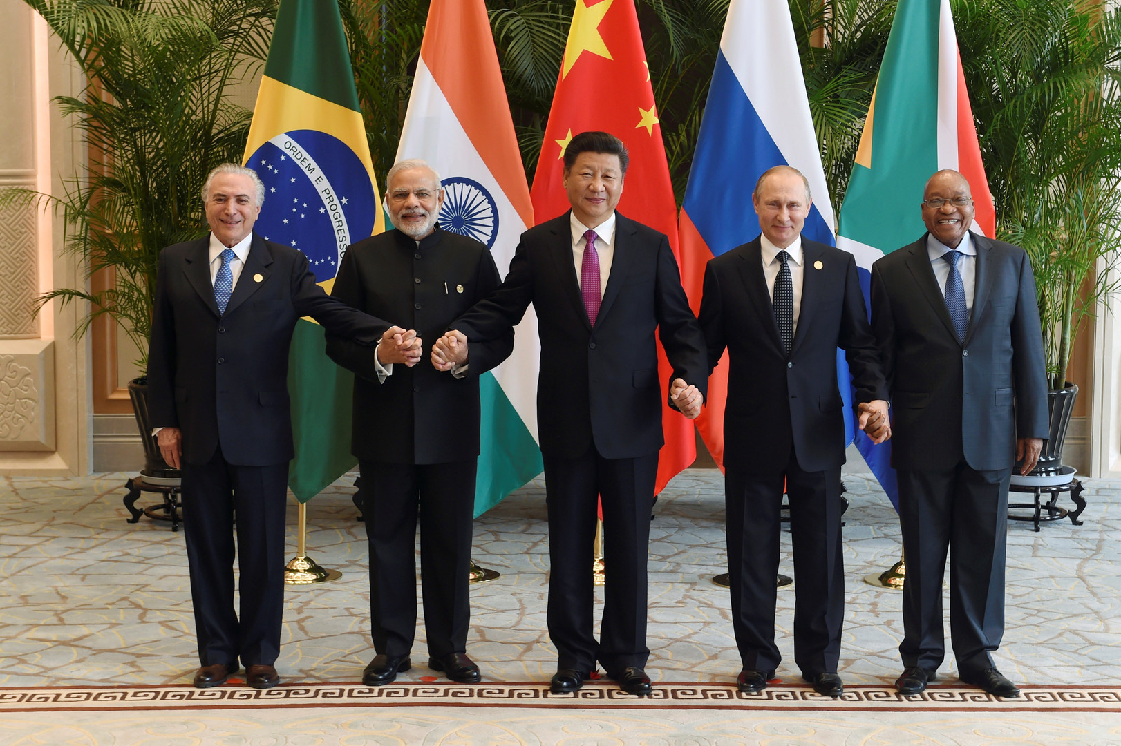 Путин прибыл на неформальную встречу лидеров БРИКС перед саммитом G20