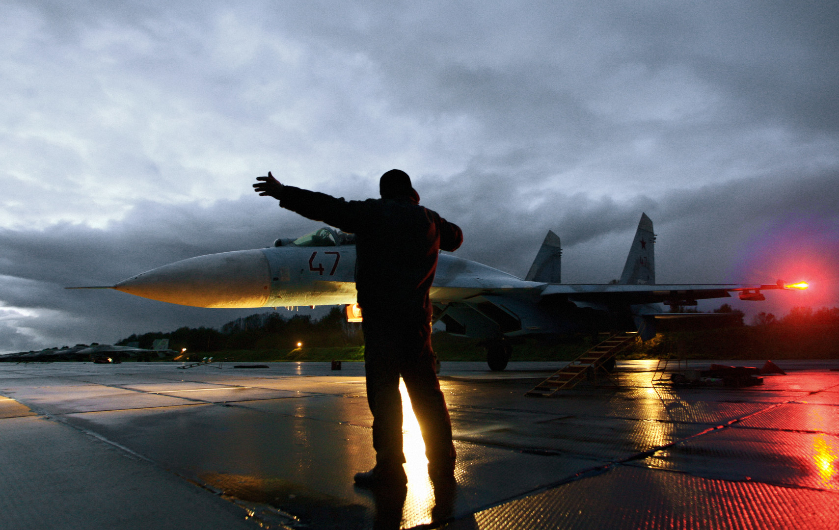 Истребители Су-27 были подняты в Крыму после приближения самолётов-разведчиков США