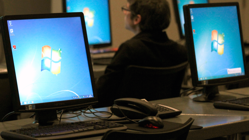 Чиновников переведут с Windows на российский GosLinux