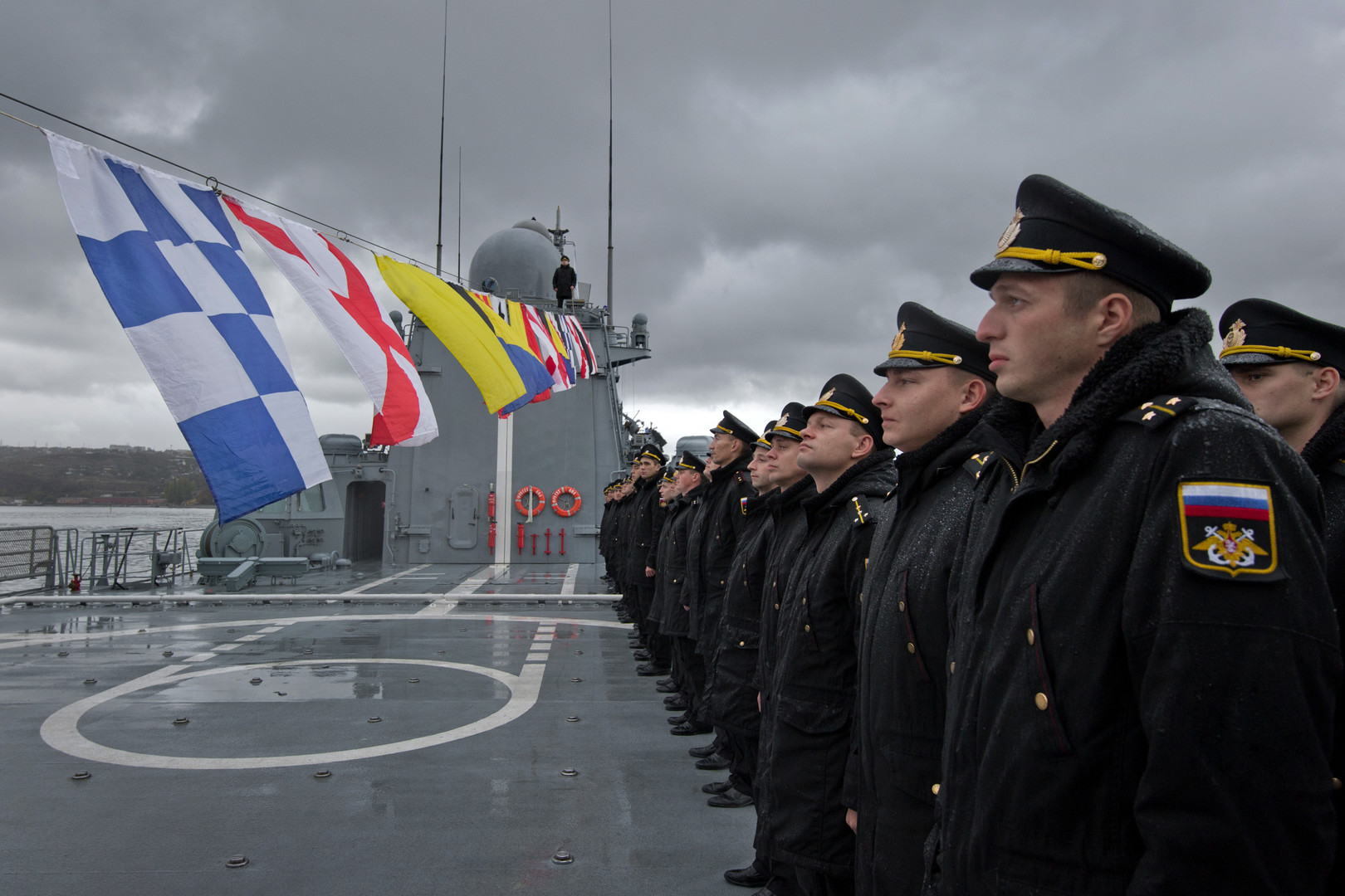 День основания вмф. Подъем флага на пл.