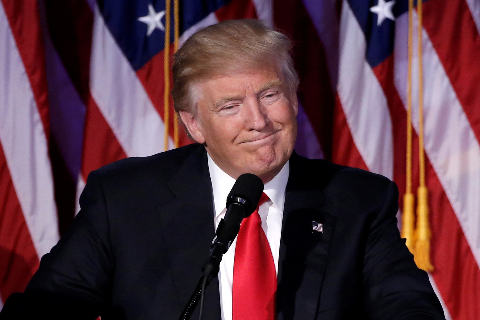 Стена, мигранты и Клинтон: опубликован фрагмент первого интервью Трампа после избрания