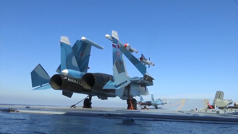 Су-33 выкатился с палубы «Адмирала Кузнецова», пилот катапультировался