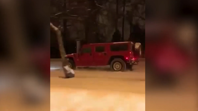 Этап городского ралли: водитель Hummer арестован в Москве за езду по газонам МГУ