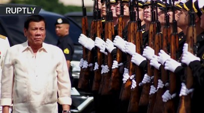 Дутерте осмотрел российский корабль «Адмирал Трибуц» в порту Манилы
