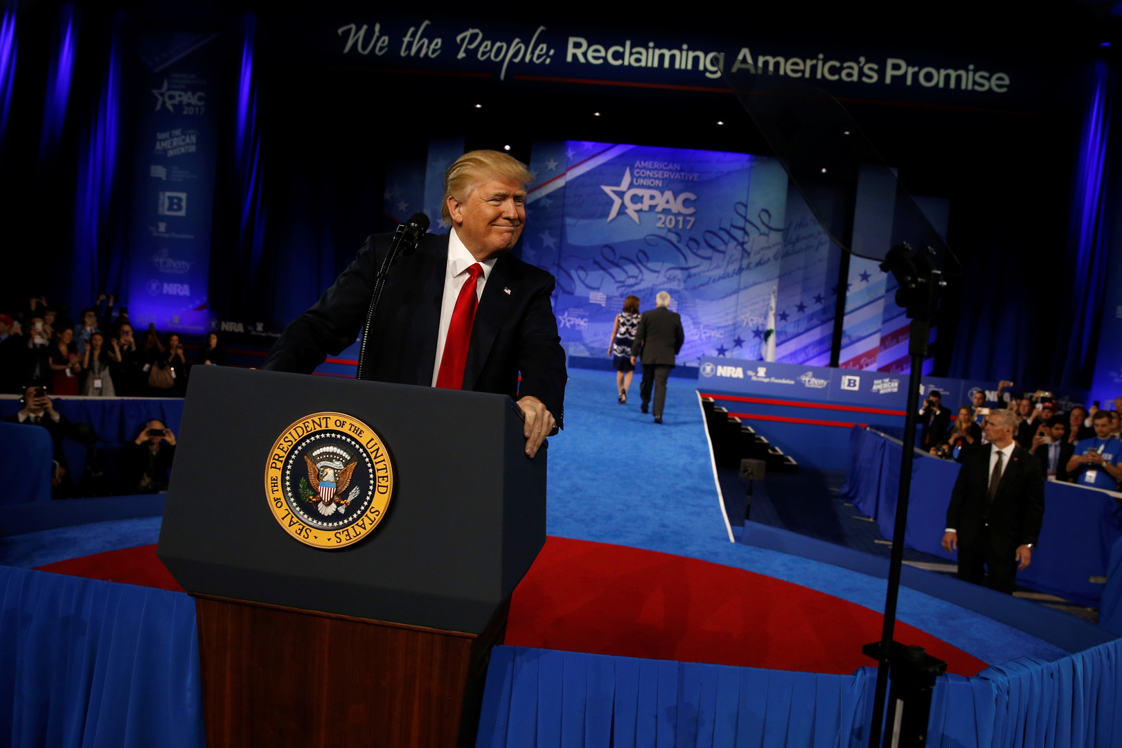 Вернулся, победил: о чём говорил Трамп на конференции консерваторов CPAC