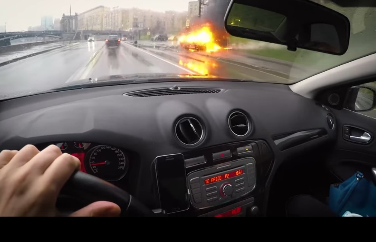 Источник: водитель Maserati погиб при аварии в центре Москвы