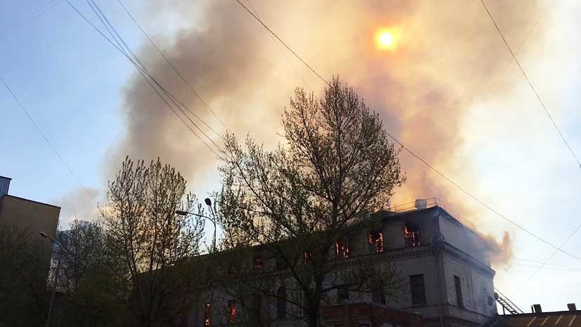 Площадь пожара в центре Москвы увеличилась до трёх тысяч квадратных метров