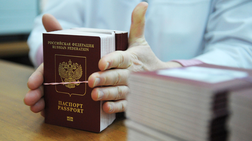 Турчинов предложил пускать россиян на Украину по биометрическим загранпаспортам