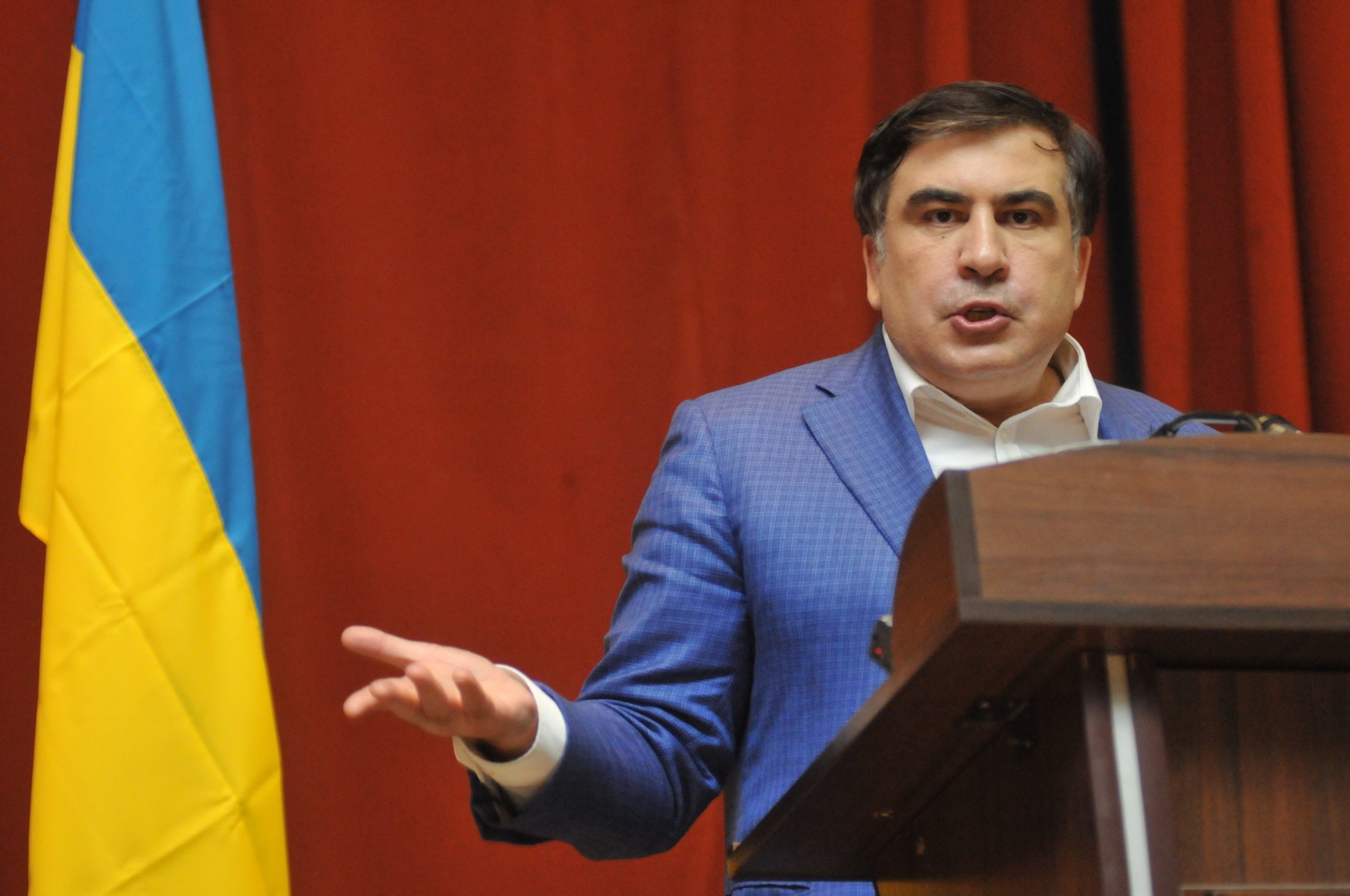 Саакашвили заявил о намерении на легальных основаниях вернуться на Украину