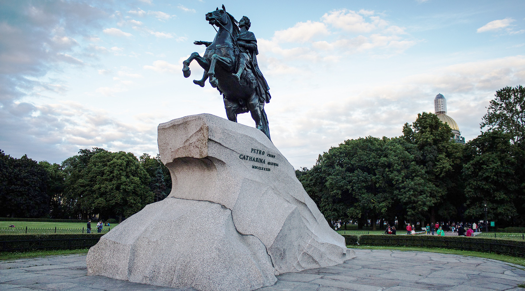 Памятник Петру 1 в Санкт-Петербурге на Сенатской площади