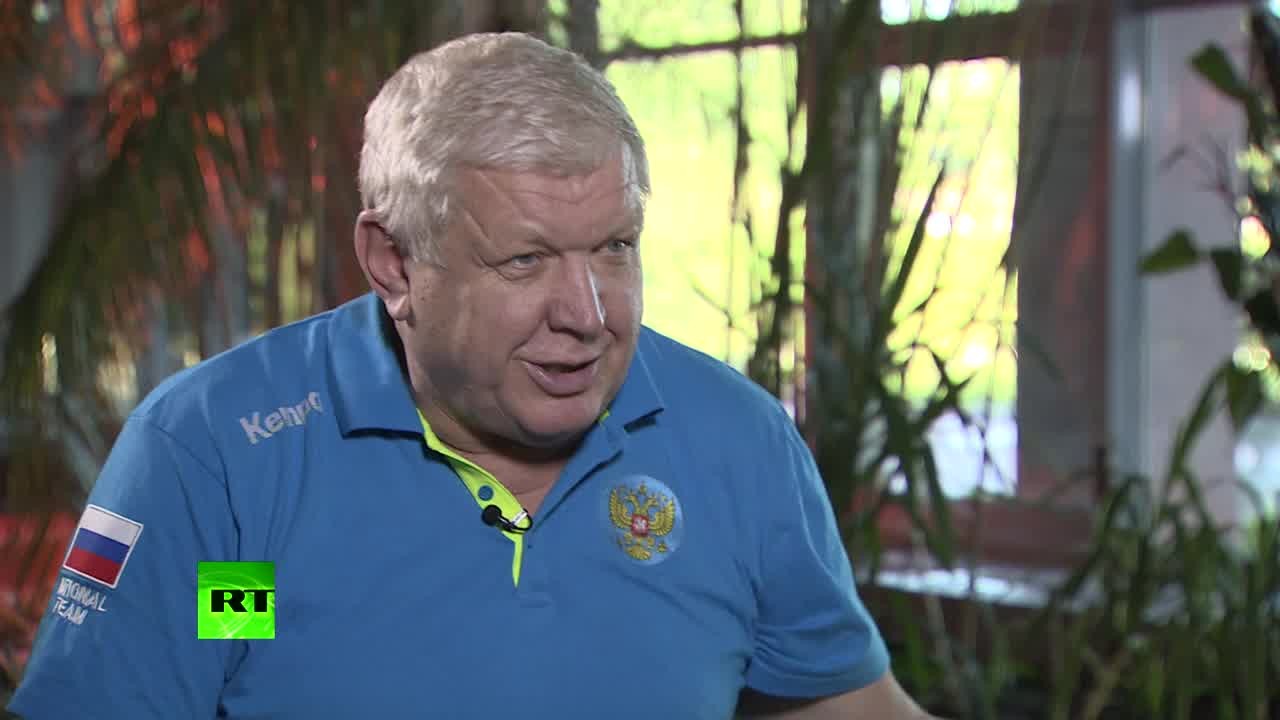 «Игра — небольшая война»: главный тренер женской сборной России по гандболу о мотивации, допинге и футболе