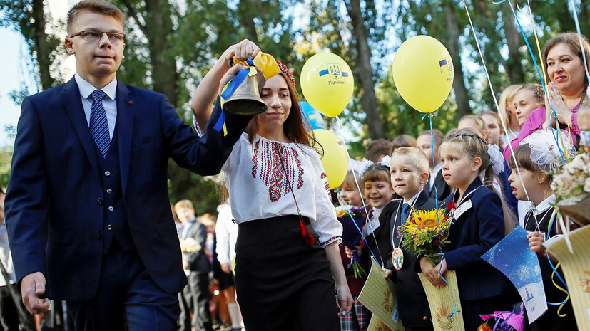 За 6 лет численность школьников, обучающихся на русском языке на Украине, сократилась вдвое