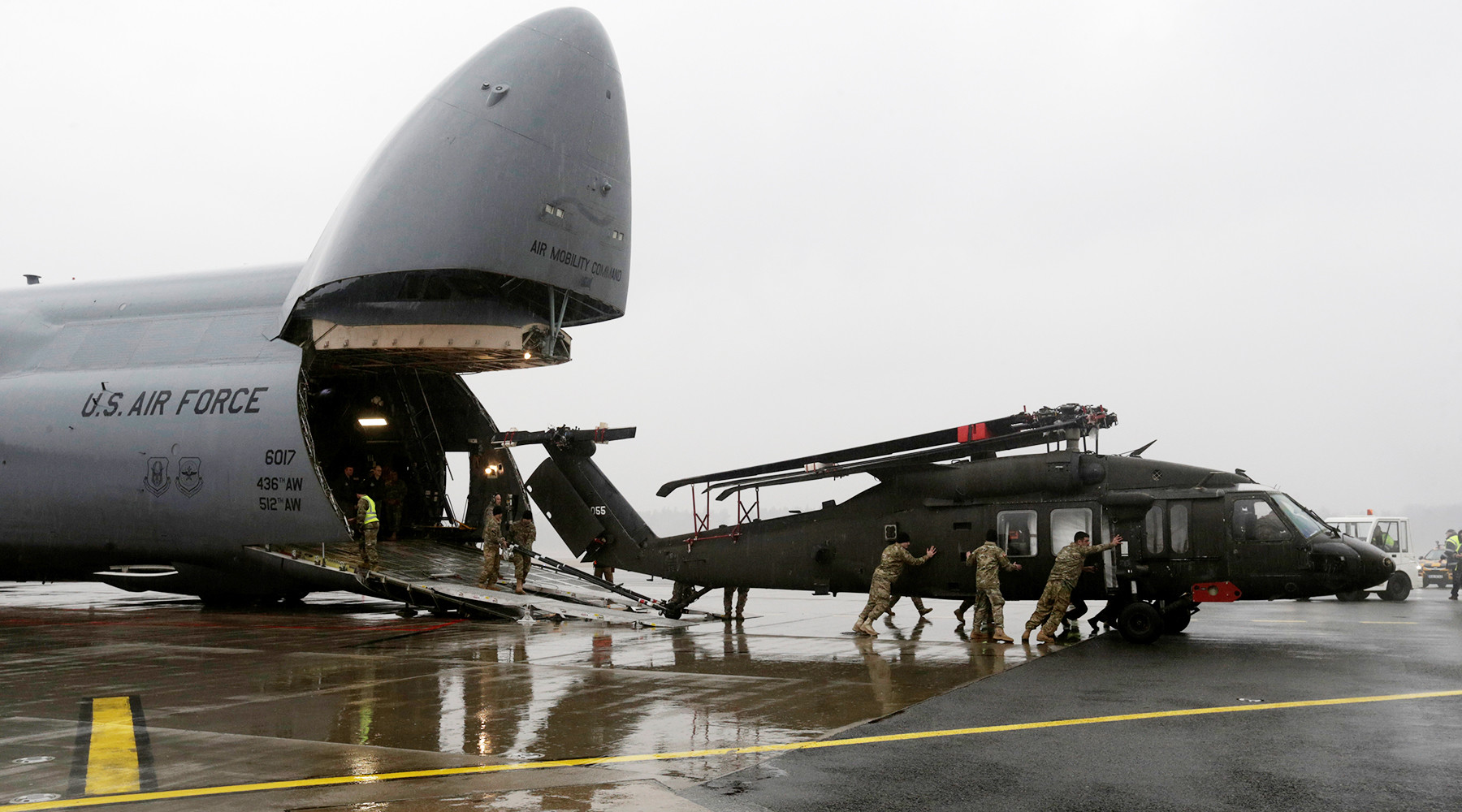 ВМС США планируют отправить в Латвию 76 боевых вертолетов 