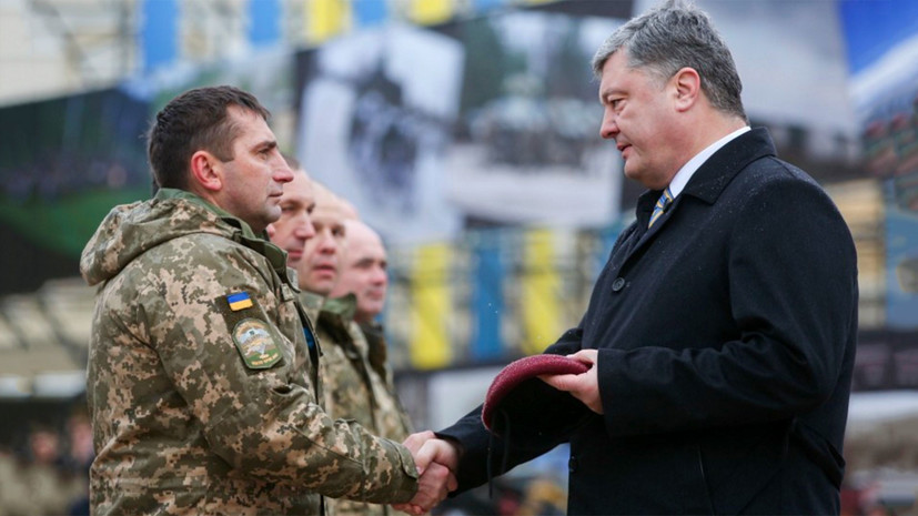 Порошенко переименовал ВДВ и сменил голубые береты на тёмно-бордовые»