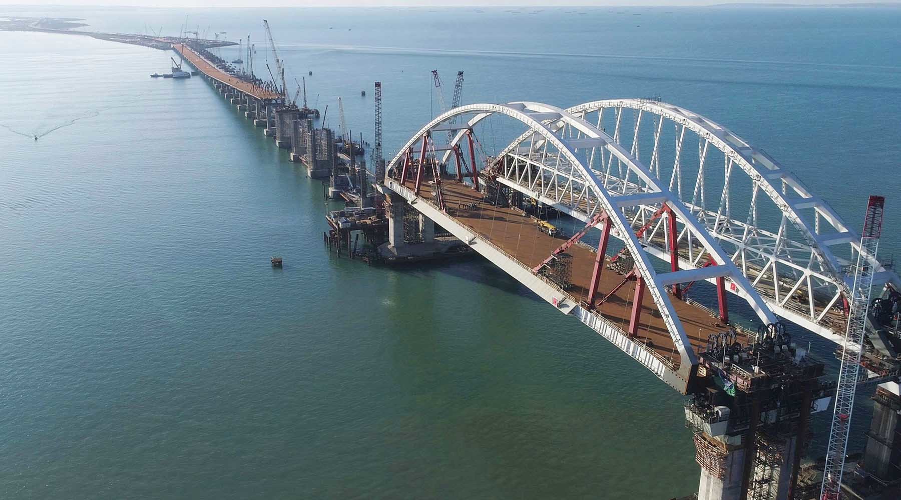 «Власти Киева живут в другом мире»: в России ответили на требование Украины остановить строительство Крымского моста