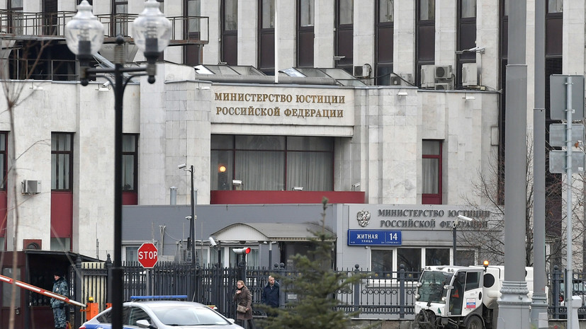 Путин поручил Минюсту составить список СМИ-иноагентов»