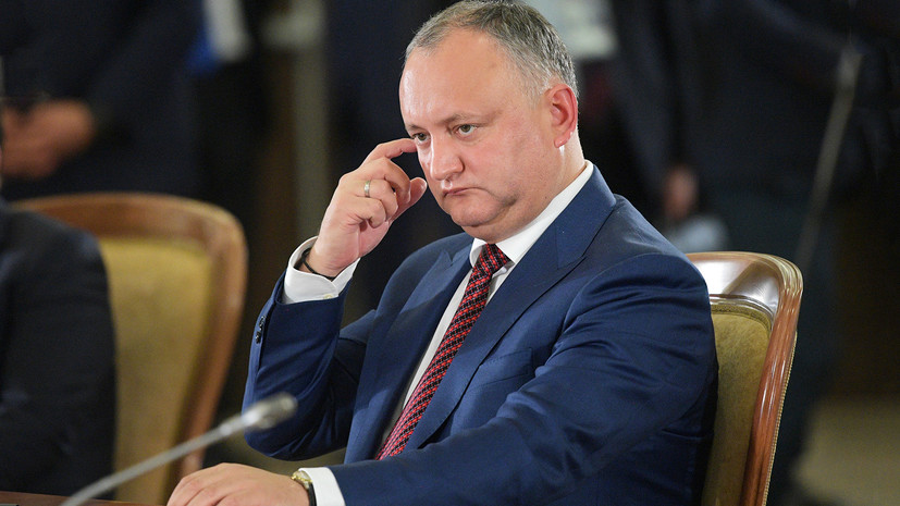 «Продолжается политическое шоу»: к чему может привести противостояние президента и правительства Молдавии