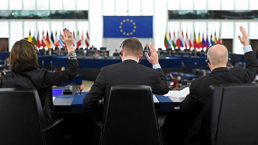в Европарламенте призывают бороться с сексуальными домогательствами в СМИ