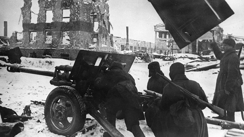 Опрос: более половины россиян считают победу в Сталинградской битве решающим событием войны