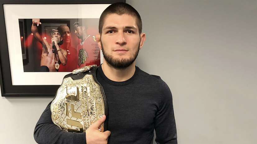 Нурмагомедов опубликовал фото с чемпионским поясом UFC