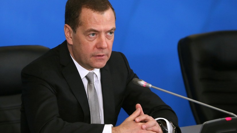 Медведев поручил внимательно контролировать закупки зарубежного ПО госкомпаниями
