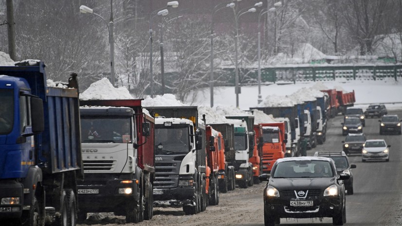 Московским автомобилистам рекомендовали отказаться от поездок в ближайшие выходные