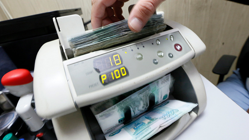 Рубль растёт к доллару и евро