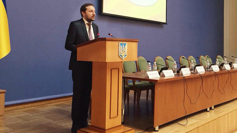 Помощники упавшего в обморок украинского министра рассказали о его состоянии