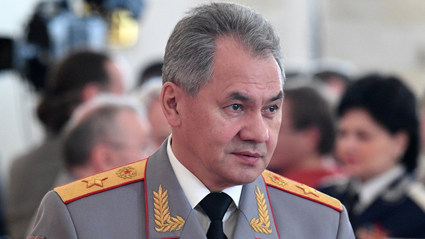 Шойгу пожелал женщинам «вселенской эпидемии» в виде любви