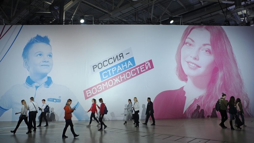 Шойгу рассказал о планах по запуску серийного производства боевых роботов