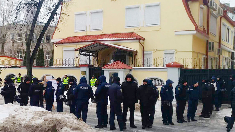 В ЦИК назвали гуманитарной агрессией блокировку избирательных участков на Украине